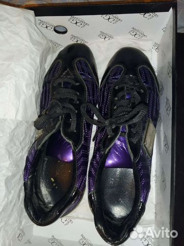 Кроссовки женские