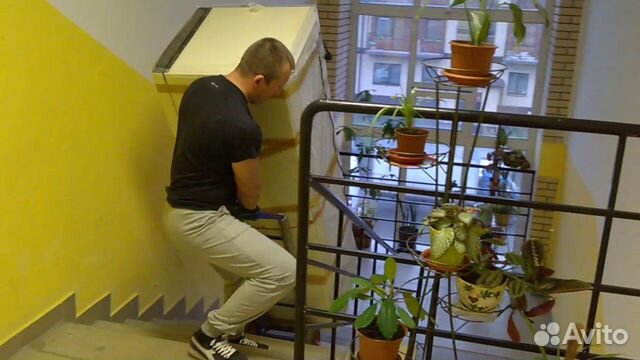 Перевезти холодильник с грузчиками - вертикально