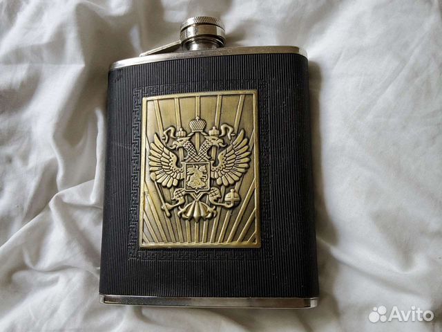 Фляжка со стопками