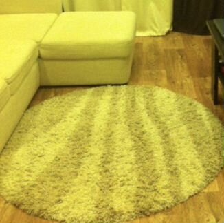 Ковер круглый с длинным ворсом бежевого цвета