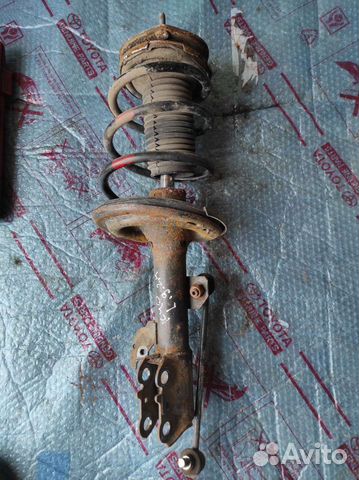 Стойка передняя Toyota Camry 40