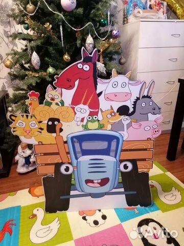 Фигура из картона синий трактор