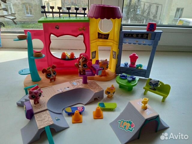 Два набора Littlest Pet Shop