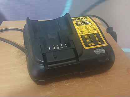 Зарядное устройство dewalt dcb 107