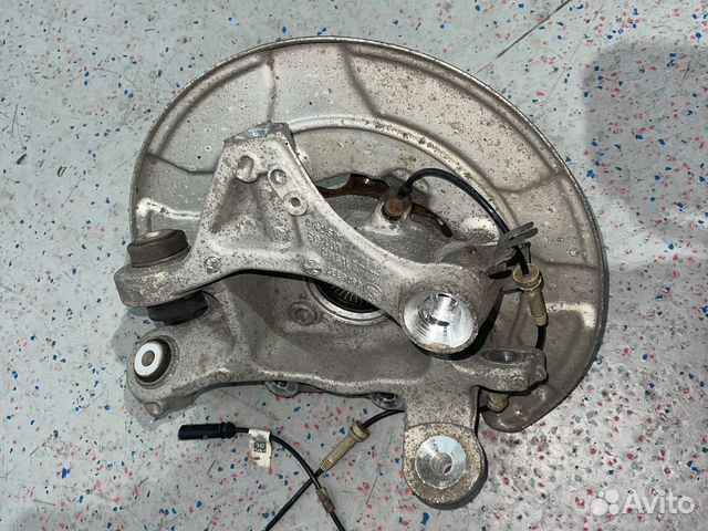 Кулак задний левый BMW G30 G31