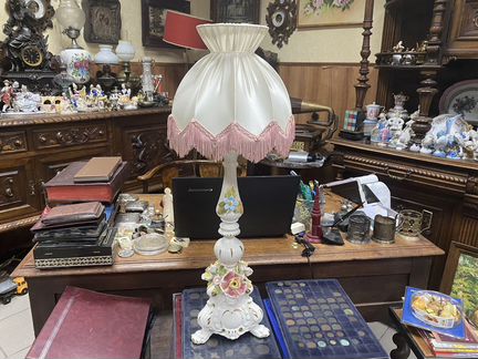 Настольная лампа с абажуром Италия