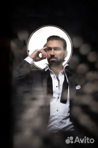 Режиссер постановщик, сценарист