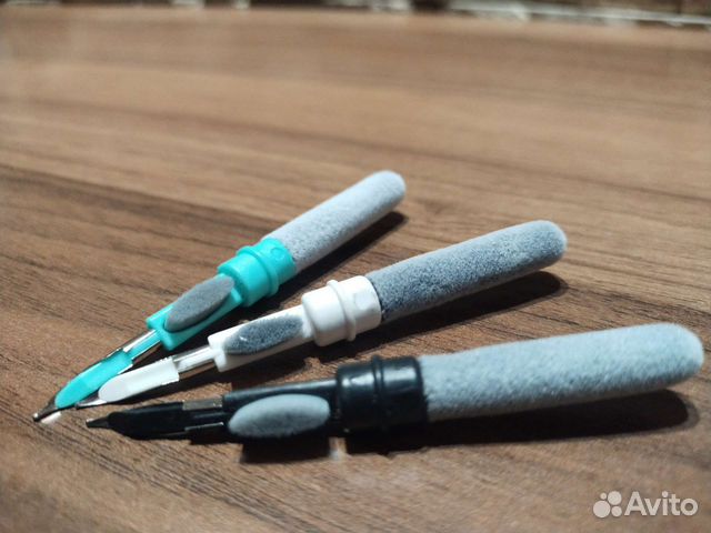 Инструмент для чистки наушников