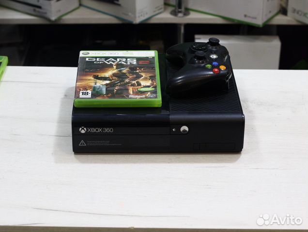 X-Box 360E 64gb + Gears of War 2