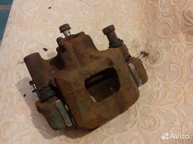 Тойота Хайлэндер 2005г., суппорт тормозной левый