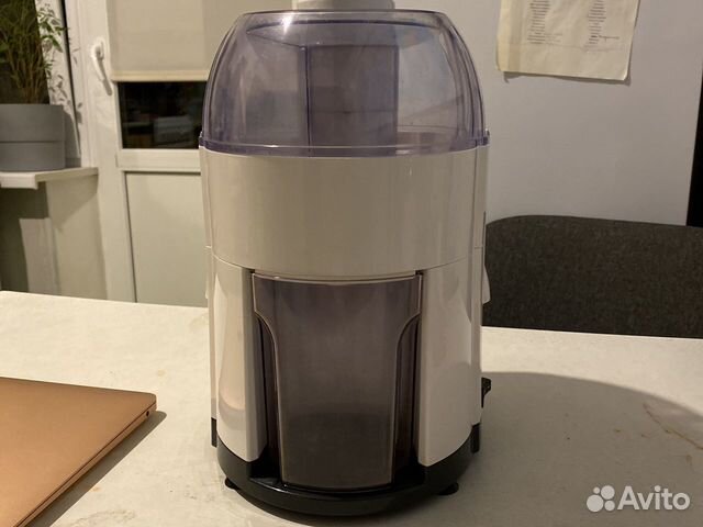 Соковыжималка центробежная Redmond RJ-907