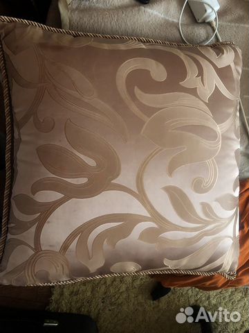 Декоративные подушки на диван