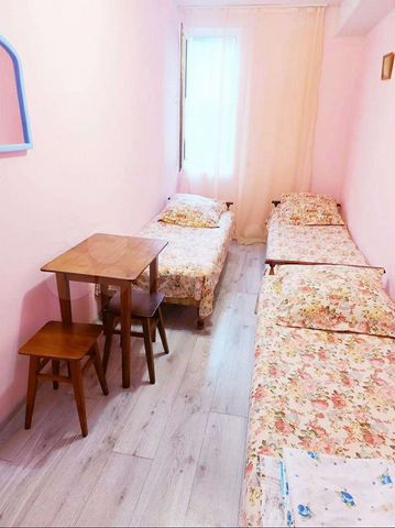 Комната 12 м² в 9-к., 2/4 эт.