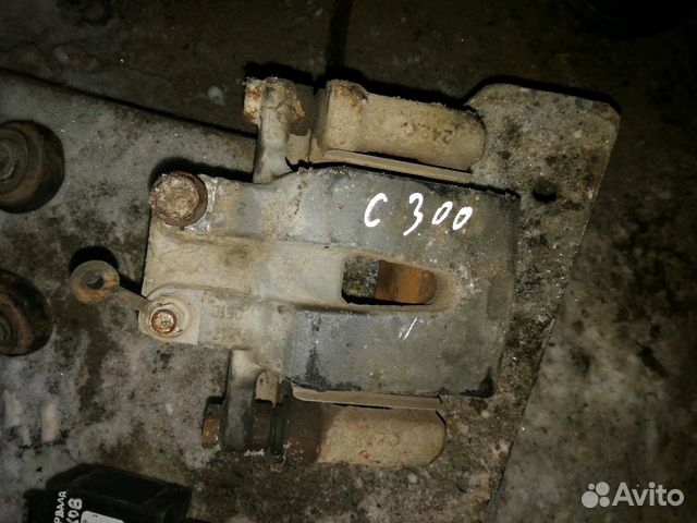 Суппорт тормозной задний крайслер 300с