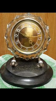 Часы настольные маяк в хрустальном корпусе