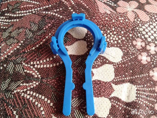 Прибор для открывания крыжек