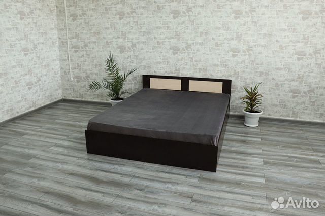 Кровать с матрасом