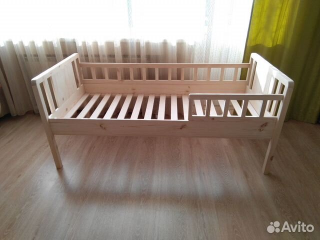 Деревянная кровать 