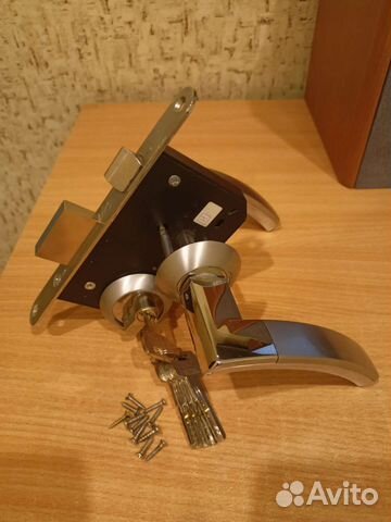 Дверной замок врезной цилиндровый с ручками б/у