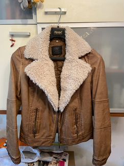 Молодежная кожаная куртка zara