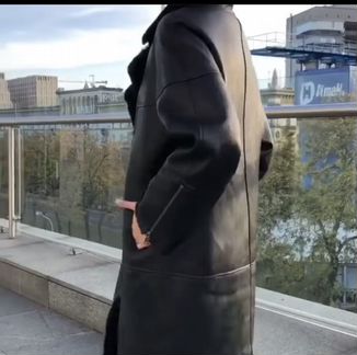 Натуралтная удлиненная дубленка в стиле Беленсиага