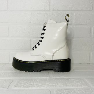 Dr. Martens белые С мехом на высокой подошве