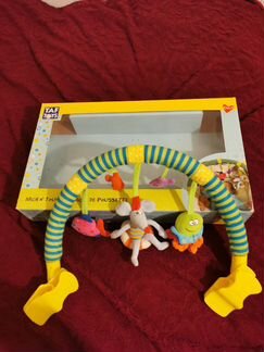 Дуга с игрушками в коляску