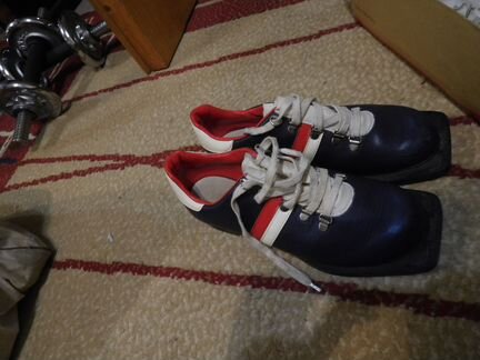 Ботинки лыжные