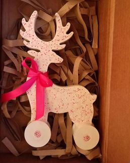 Интерьерный олень на колесиках