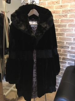 Шубка из натурального меха с капюшоном