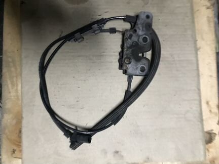 Замок капота на Фольксваген Тауран