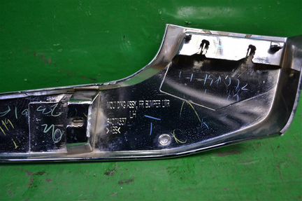 Накладка решетки радиатора левая Mitsubishi Pajero