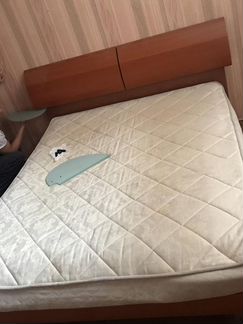 Кровать