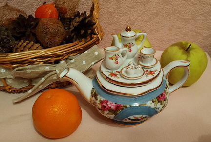 Чайник сувенирный Royal Crown Англия