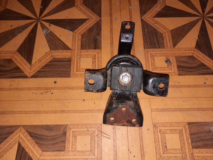 Подушка двигателя правая Mitsubishi Lancer 9