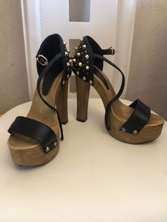 Туфли на высоком каблуке