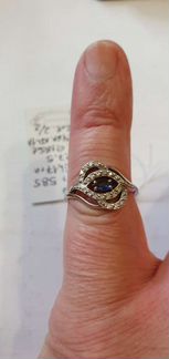 Золотое кольцо с бриллиантами и сапфиром