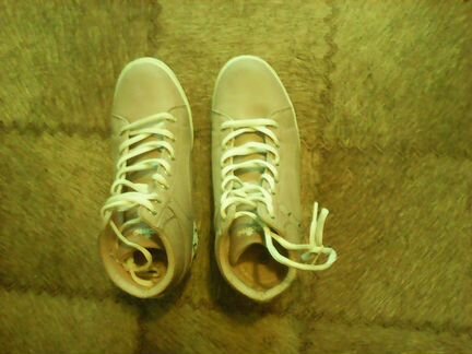 Кроссовки женские