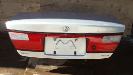 Крышка Mazda Familia bhlp Мазда Фамилия белая