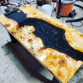 Стол река с эпоксидной смолой обеденный