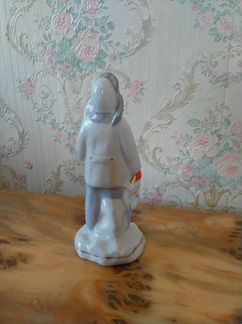 Фигура школьник С портфелем 1950 г. дз Дулево