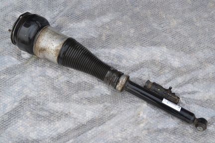 Задний левый амортизатор Mercedes W222