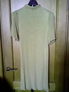 Голое платье-футляр трикотаж золотого цвета