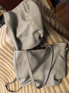 Сумка кожаная б/у с косметичкой. Серая