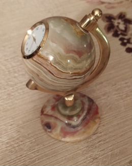 Настольные часы-глобус из оникса