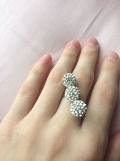 Серебряное кольцо с камнями Swarovski