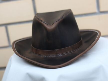Шляпа кожаная. Светло-коричневая