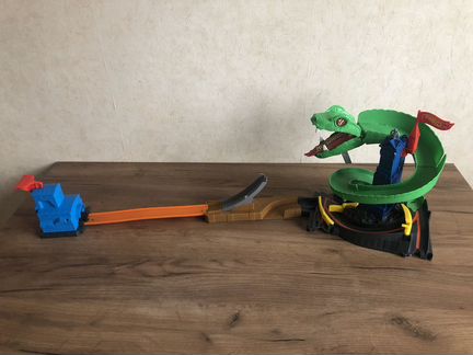 Hot wheels трек змея и много других
