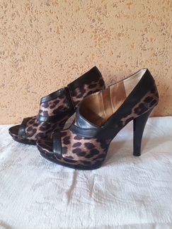 Туфли 38 размер окрас под леопарда Carlos Santana