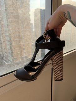 Босоножки Stradivarius